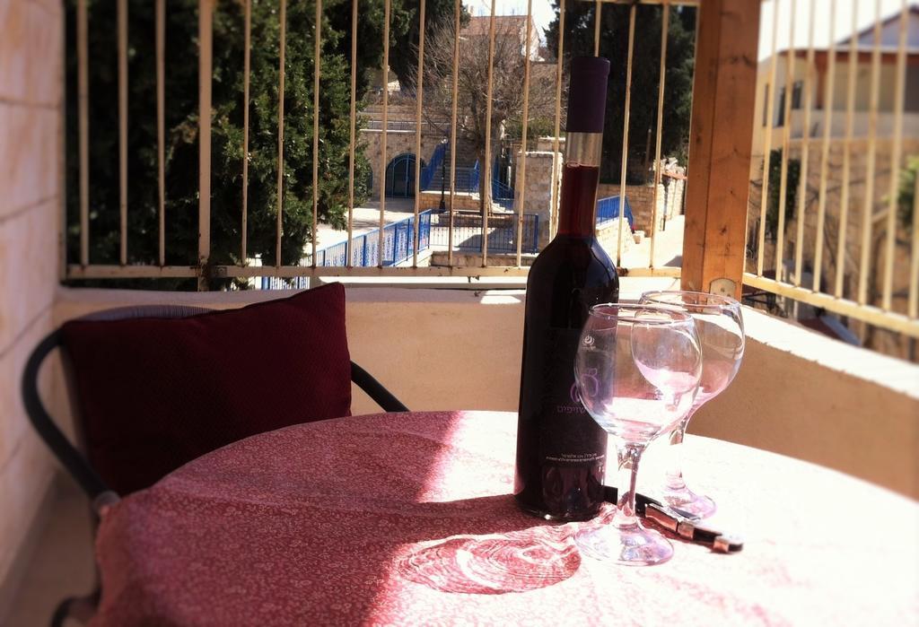 Off The Square Hotel Safed Exterior foto