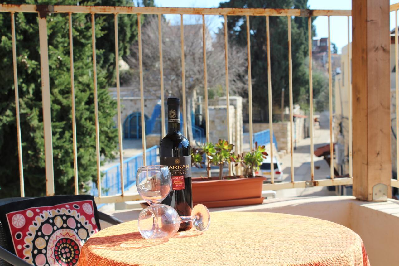 Off The Square Hotel Safed Exterior foto